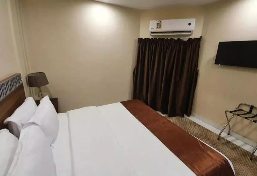 منتجع شاطئ الدولفين للإيواء السياحي