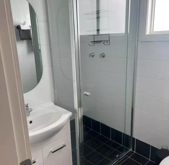 Batemans Bay North Bush Cottages