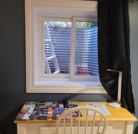 تختخواب و صبحانه Close To Everything In The Falls And Notl