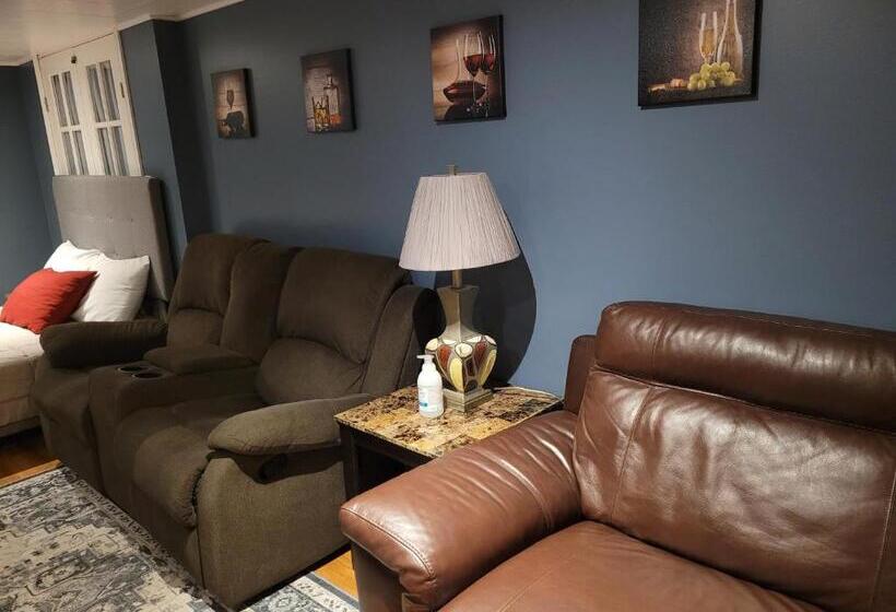 تختخواب و صبحانه Close To Everything In The Falls And Notl