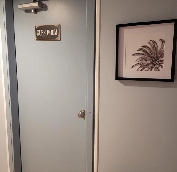 تختخواب و صبحانه Close To Everything In The Falls And Notl