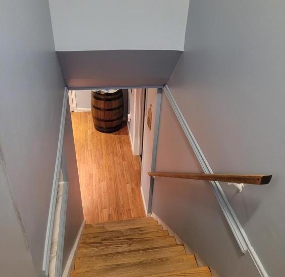 تختخواب و صبحانه Close To Everything In The Falls And Notl