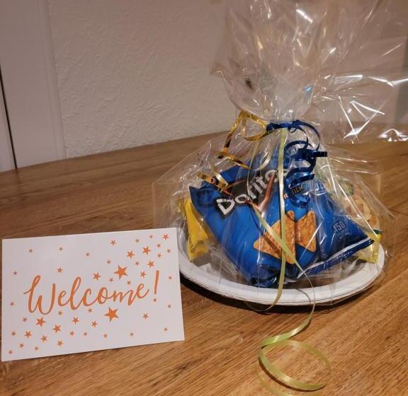 تختخواب و صبحانه Close To Everything In The Falls And Notl