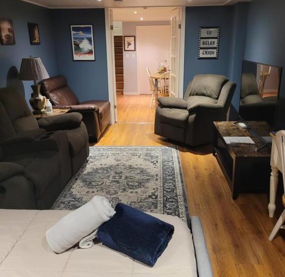 تختخواب و صبحانه Close To Everything In The Falls And Notl