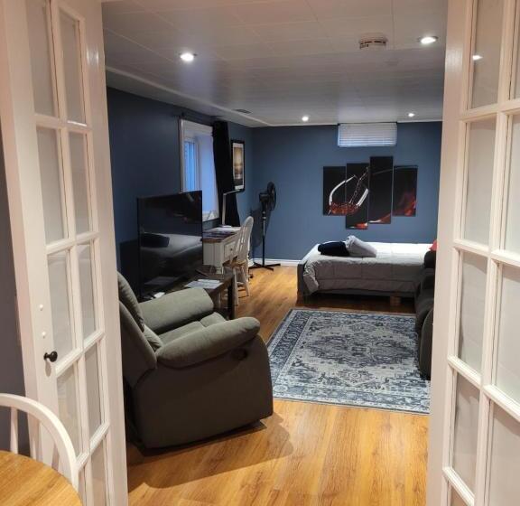 تختخواب و صبحانه Close To Everything In The Falls And Notl