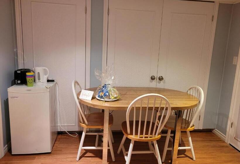 تختخواب و صبحانه Close To Everything In The Falls And Notl