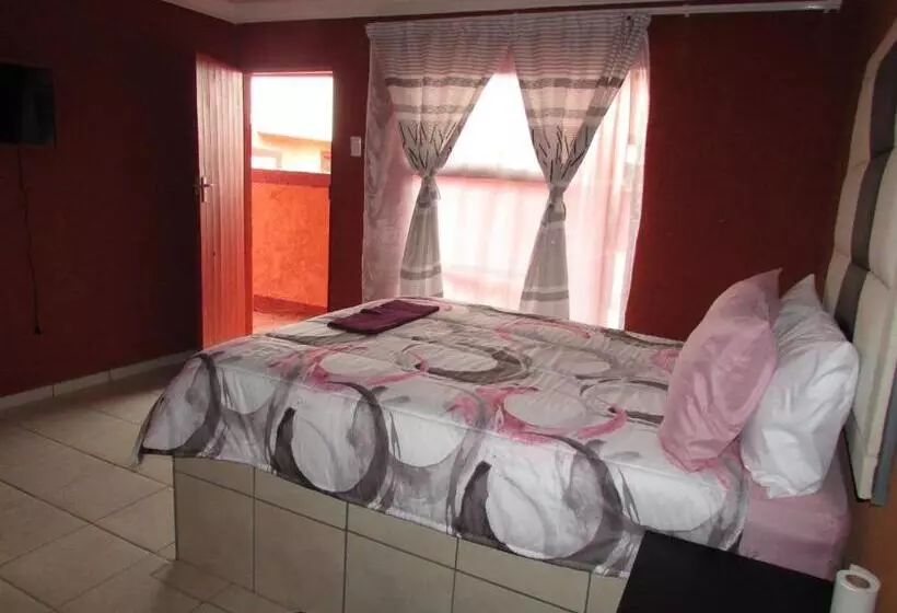 ベッドアンドブレックファースト Cozy Queen Bed Apartment In Hammanskraal