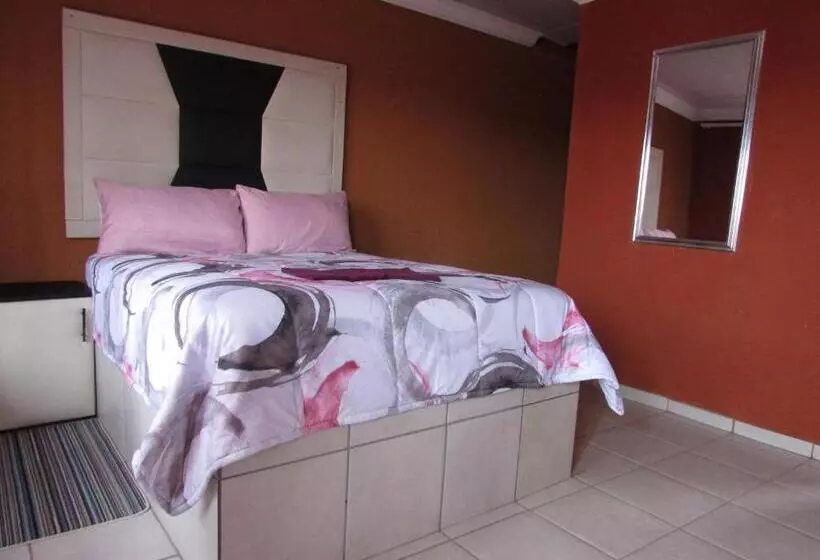 ベッドアンドブレックファースト Cozy Queen Bed Apartment In Hammanskraal
