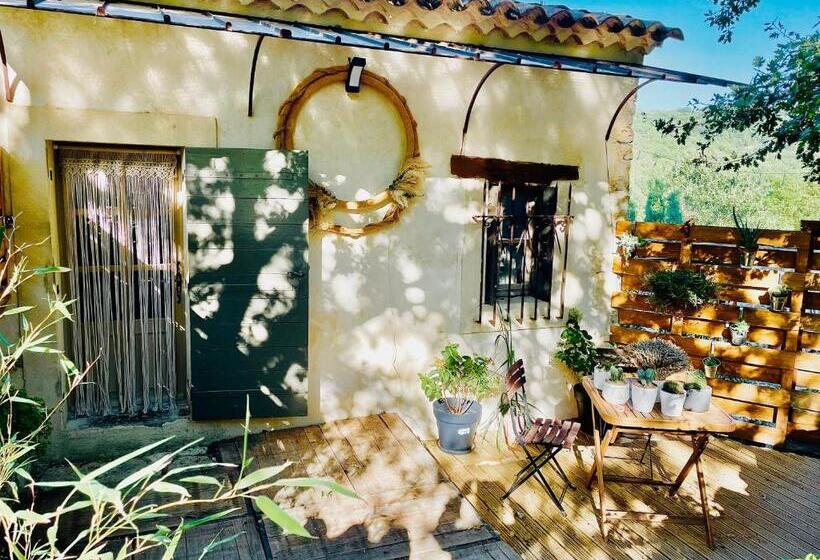 مبيت وإفطار Histoire De Cru