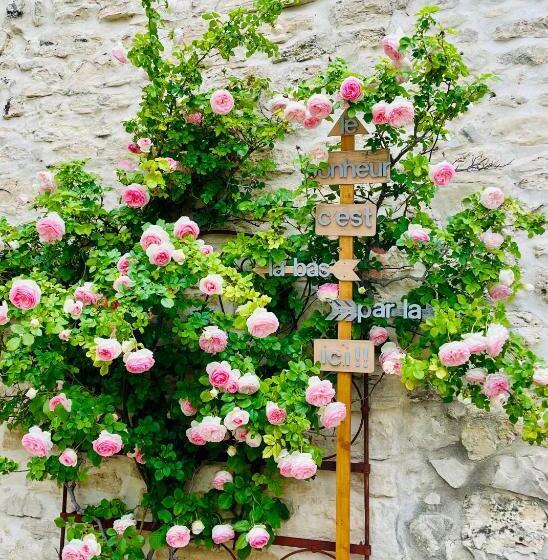 مبيت وإفطار Histoire De Cru