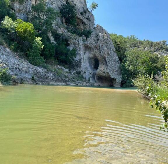 مبيت وإفطار Histoire De Cru