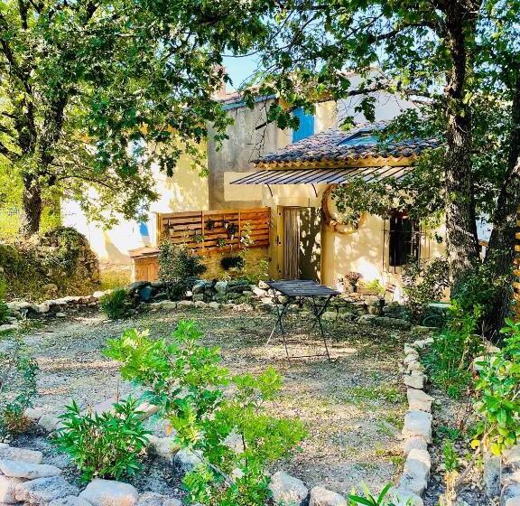 مبيت وإفطار Histoire De Cru