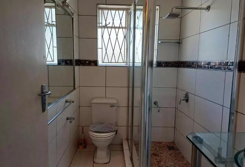 تختخواب و صبحانه Hkm Guest House