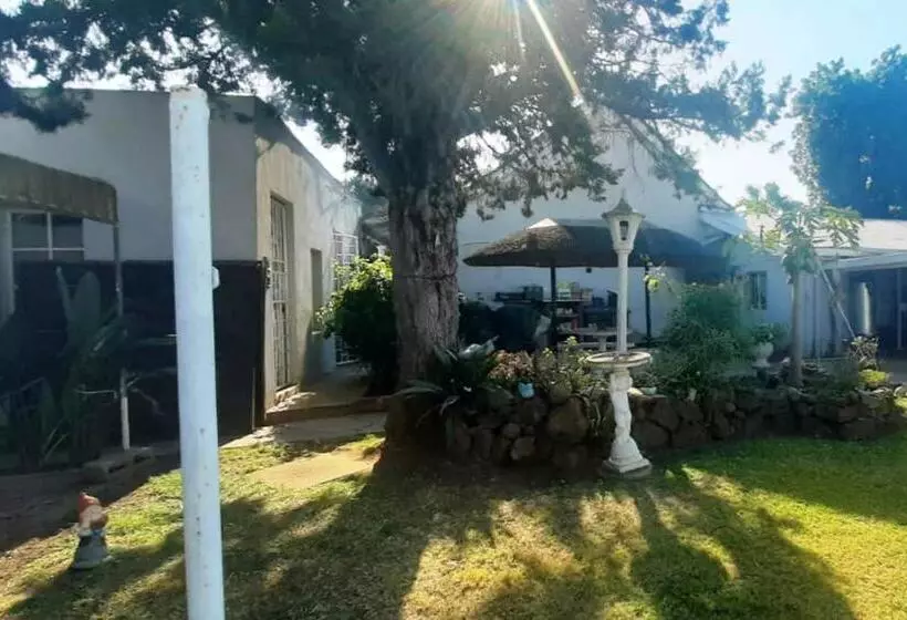 تختخواب و صبحانه Hkm Guest House