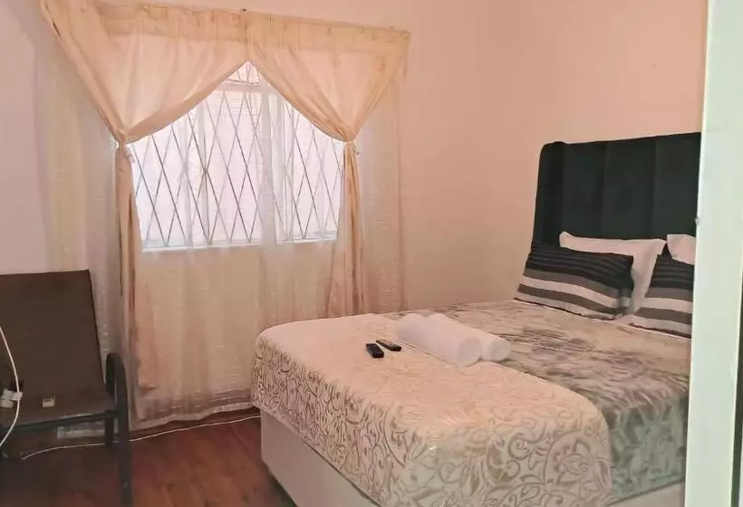 تختخواب و صبحانه Hkm Guest House