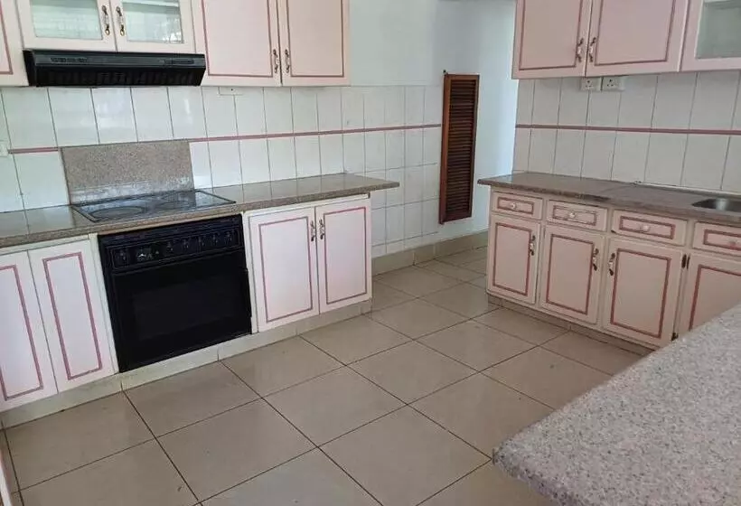 تختخواب و صبحانه Hkm Guest House