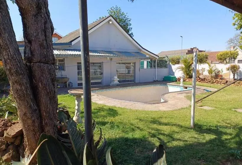 تختخواب و صبحانه Hkm Guest House