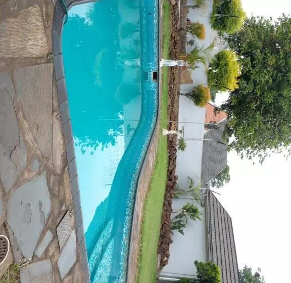 تختخواب و صبحانه Hkm Guest House