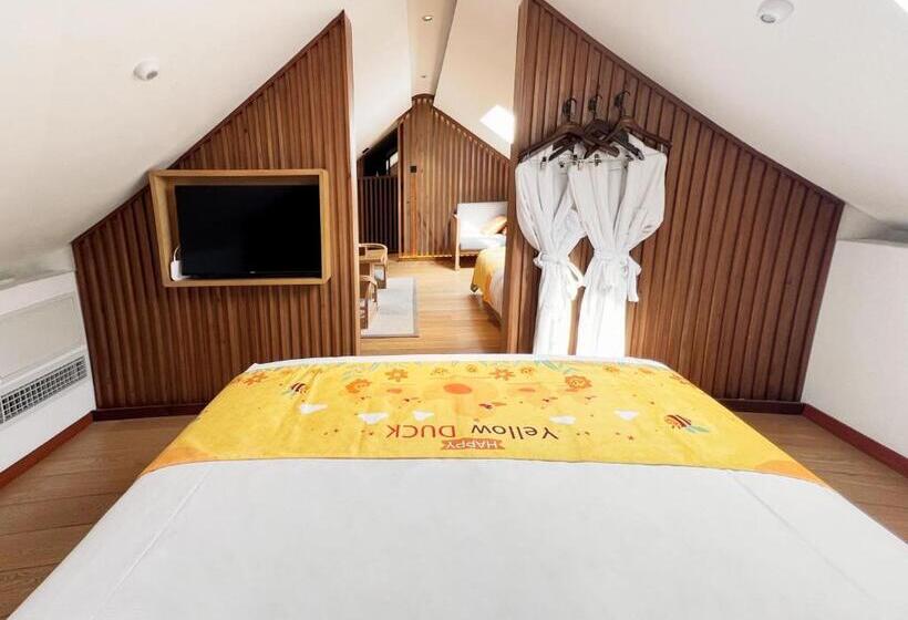 Hotel 北京悦明元星空白塔景观四合院民宿