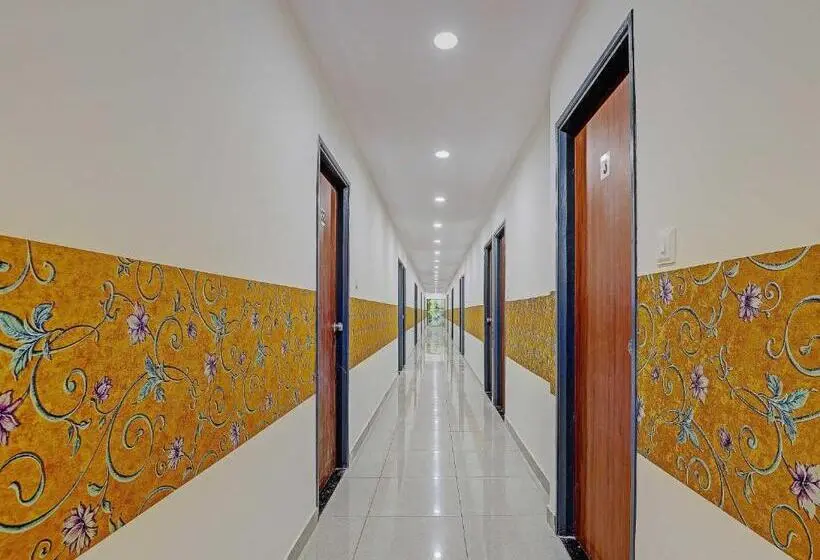 ホテル Collection O Kanha Inn