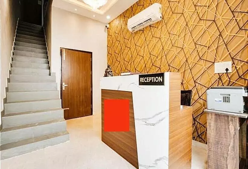 ホテル Golden A Class    By Sky Prop    Firozpur Road Ludhiana