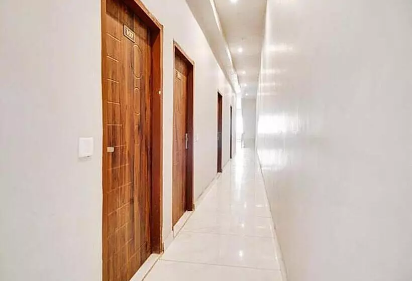 ホテル Golden A Class    By Sky Prop    Firozpur Road Ludhiana