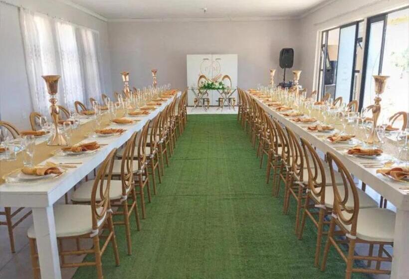 هتل Matholeng Gardens Guesthouse