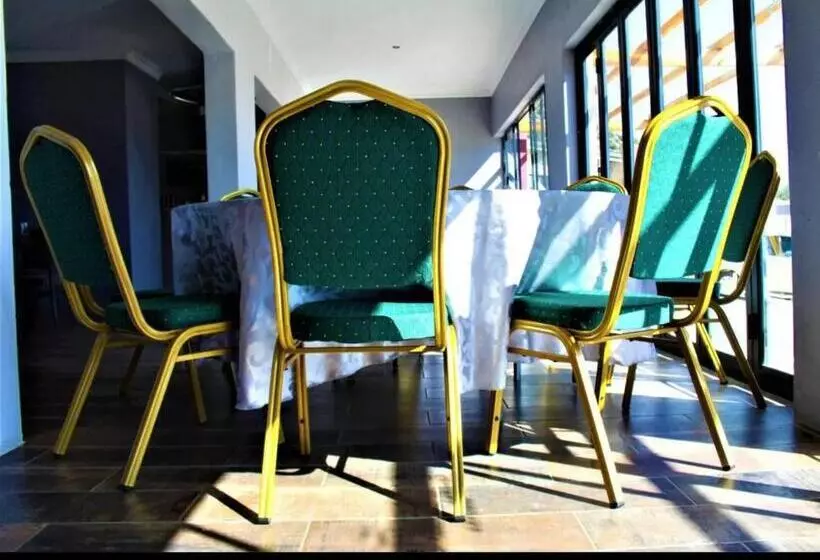 هتل Matholeng Gardens Guesthouse