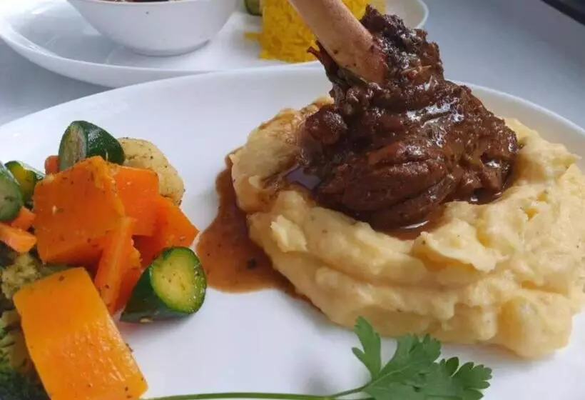 هتل Matholeng Gardens Guesthouse