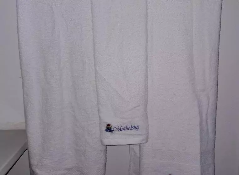 هتل Matholeng Gardens Guesthouse