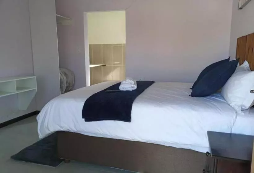 هتل Matholeng Gardens Guesthouse