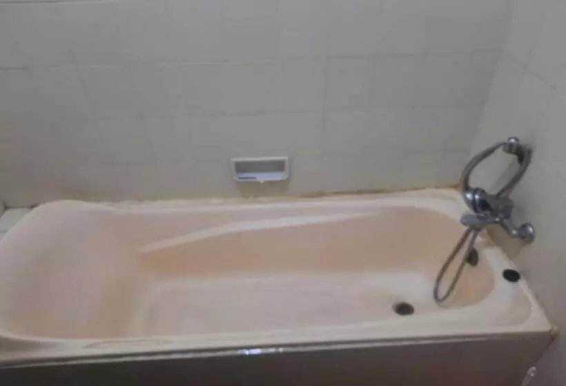 Hotelli Oyo Life 93160 Kost Jenny Karawang