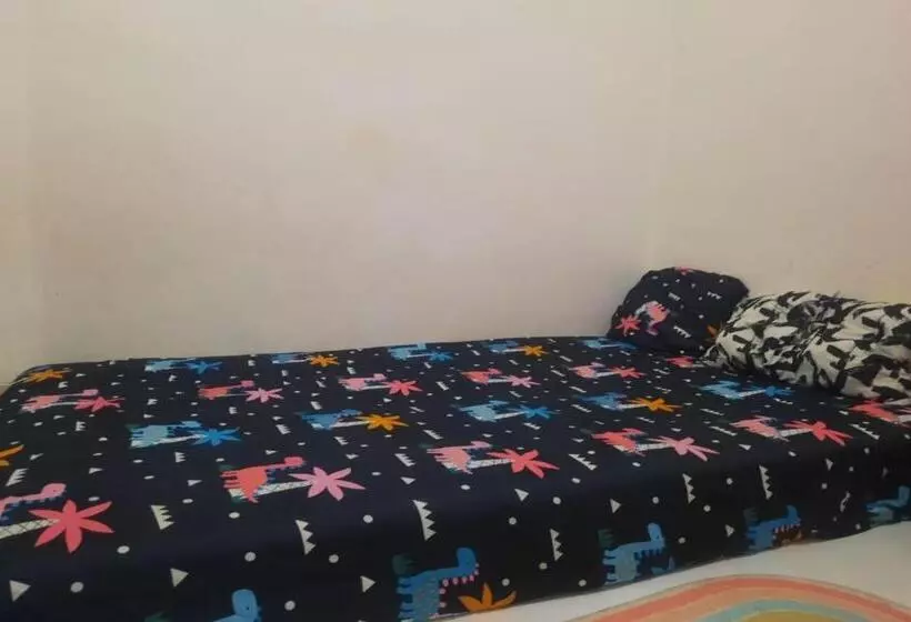 Hotelli Oyo Life 93160 Kost Jenny Karawang