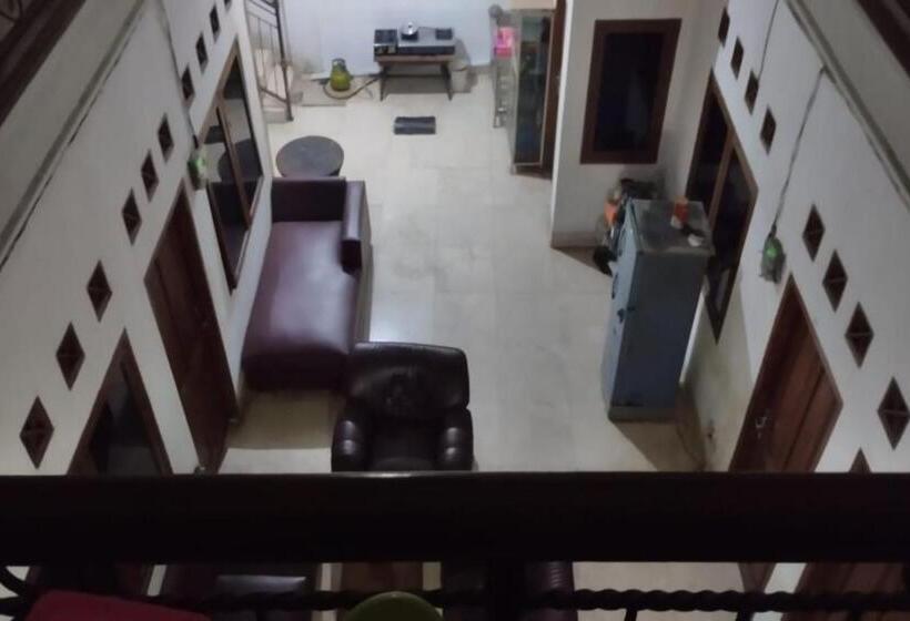 فندق Oyo Life 93160 Kost Jenny Karawang