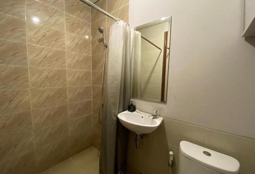 בית מלון כפרי Shero Transpark Bekasi