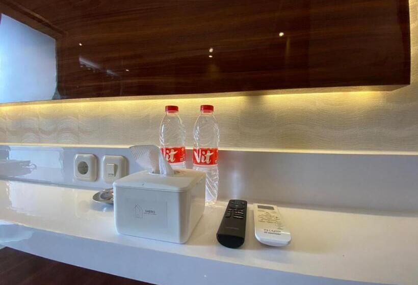 בית מלון כפרי Shero Transpark Bekasi