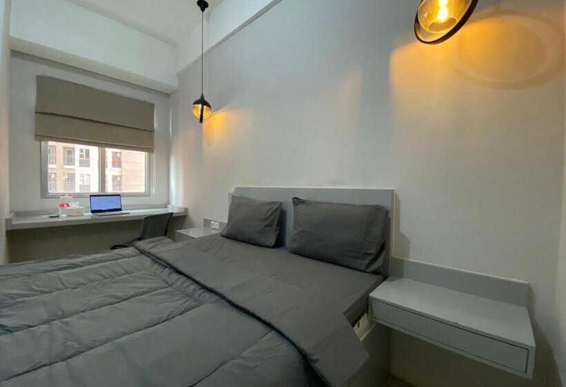 בית מלון כפרי Shero Transpark Bekasi