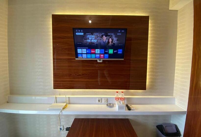 בית מלון כפרי Shero Transpark Bekasi