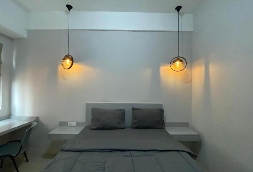 בית מלון כפרי Shero Transpark Bekasi