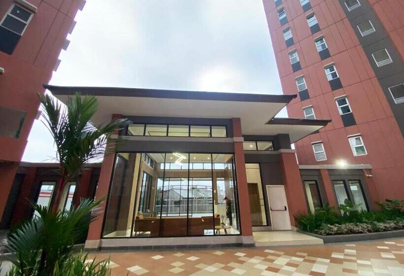 בית מלון כפרי Shero Transpark Bekasi