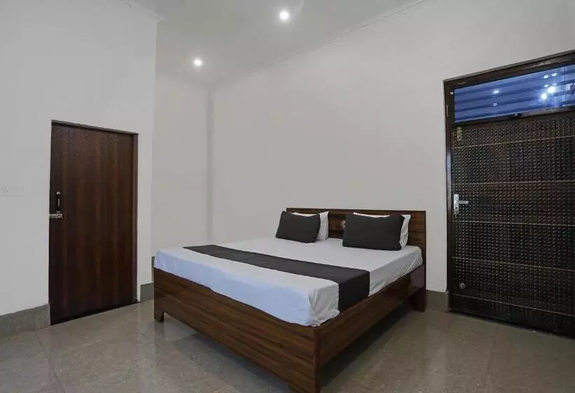 Hotelli Spot On Royal Stay Residency