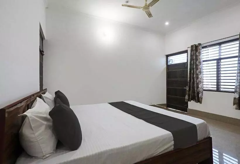 Hotelli Spot On Royal Stay Residency