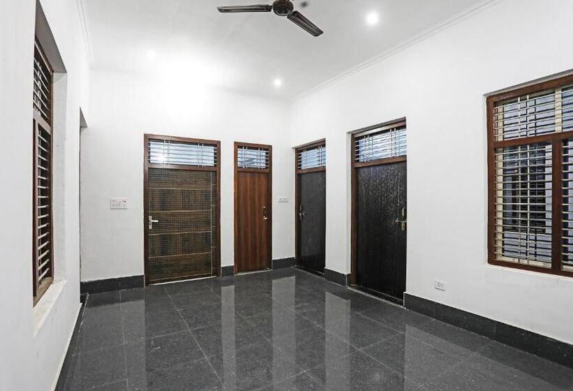 호텔 Spot On Royal Stay Residency