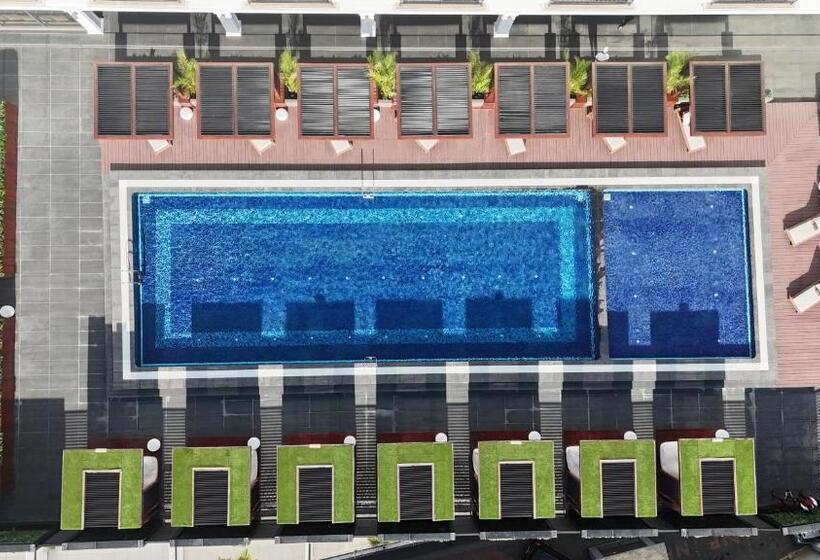 هتل Yogh Hospitality