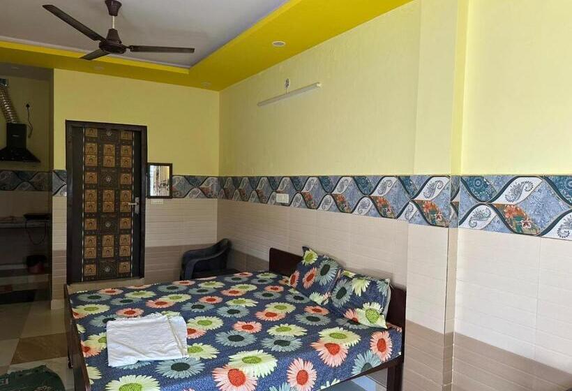 هاستل Gopalji Pg