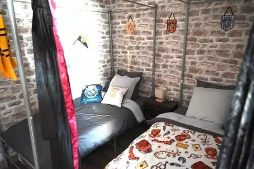 Aamiaismajoitus (B&B) Le Terrier, Chambre D Hôte à Thème Le Sorcier à Lunettes