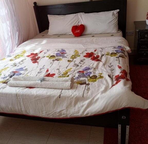 تختخواب و صبحانه Kaime Homes