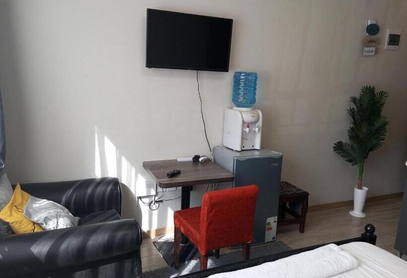 تختخواب و صبحانه Kaime Homes