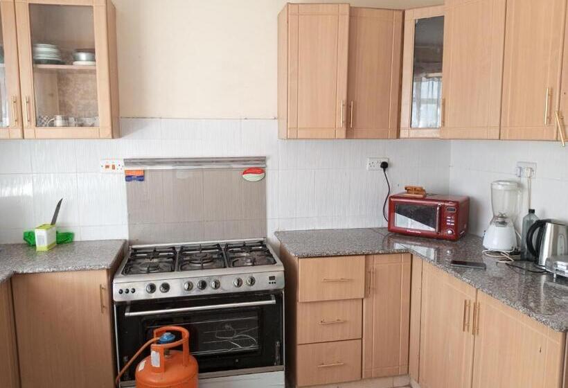 تختخواب و صبحانه Kaime Homes