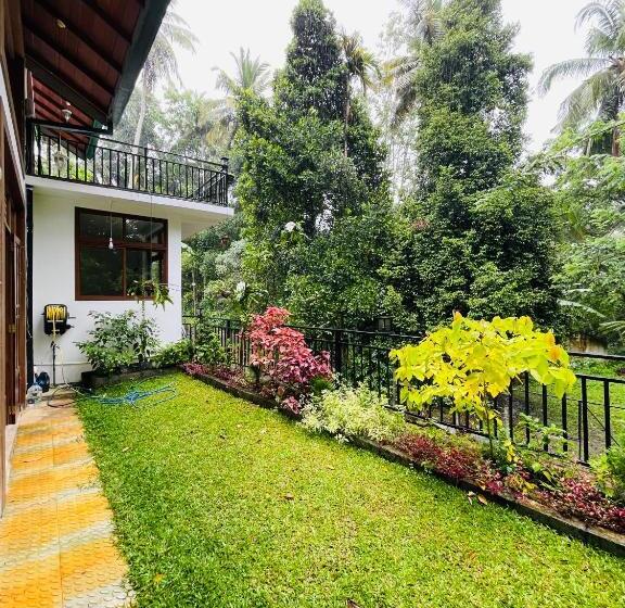 Bed and Breakfast Nature Escape 214